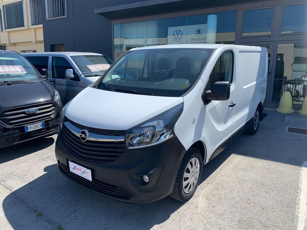 Opel Vivaro FURGONE L1H1 3 pt con Gancio Traino