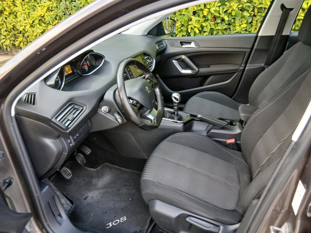 Peugeot 308 BlueHDi 115 cv allure sw tua a € 158 mese