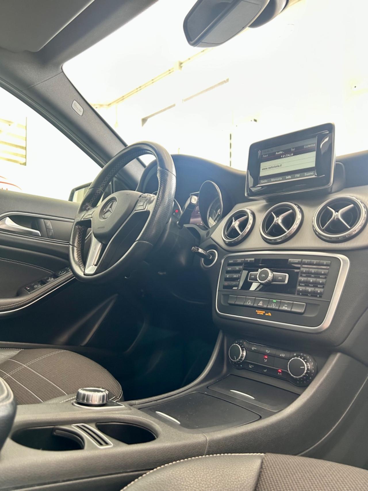Mercedes-benz GLA 200 d Sport TETTO finanziabile