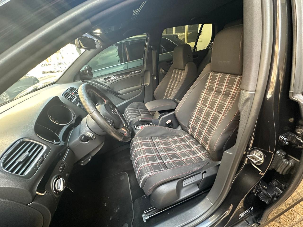 Volkswagen Golf GTI 2.0 TSI 5p.