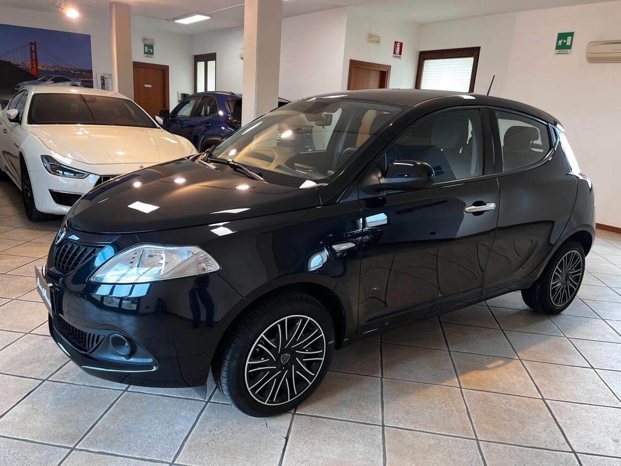 Lancia Ypsilon 1.0 FireFly 5 porte S&S Hybrid Oro