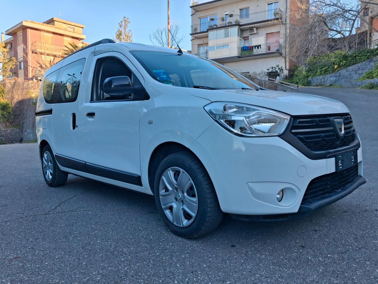 Dacia Dokker Pianale ribassato con rampa disabili in carrozzina