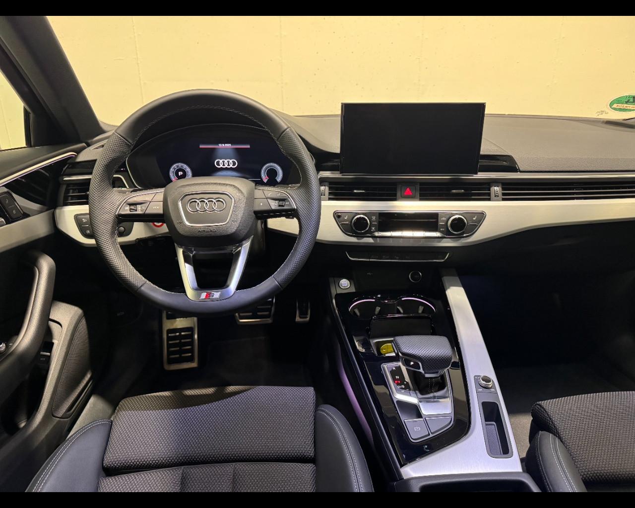 AUDI A4 AVANT 35 TFSI MHEV S-TRONIC BUSINESS ADVANCED