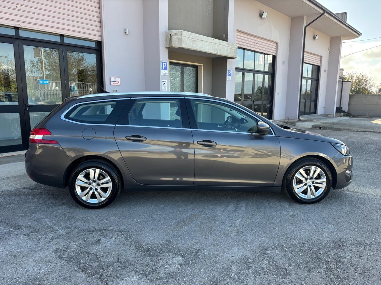 Peugeot 308 BlueHDi 120 S&S EAT6 SW Allure