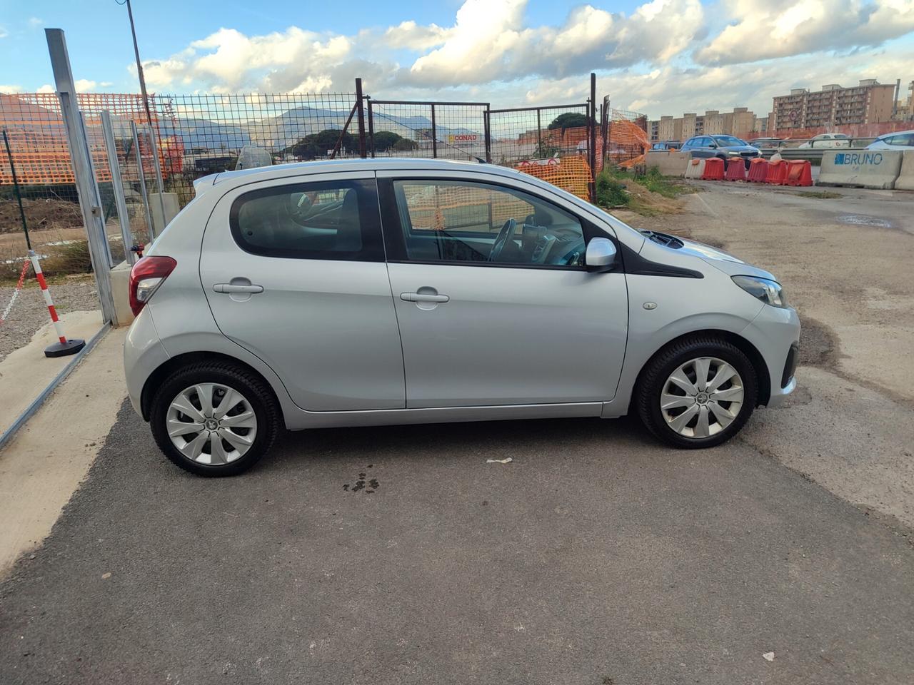 Peugeot 108 PureTech 82 5 porte Active TOP!