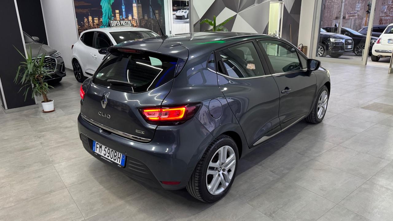 Renault Clio dCi 8V 90 CV 5 porte Moschino Intens