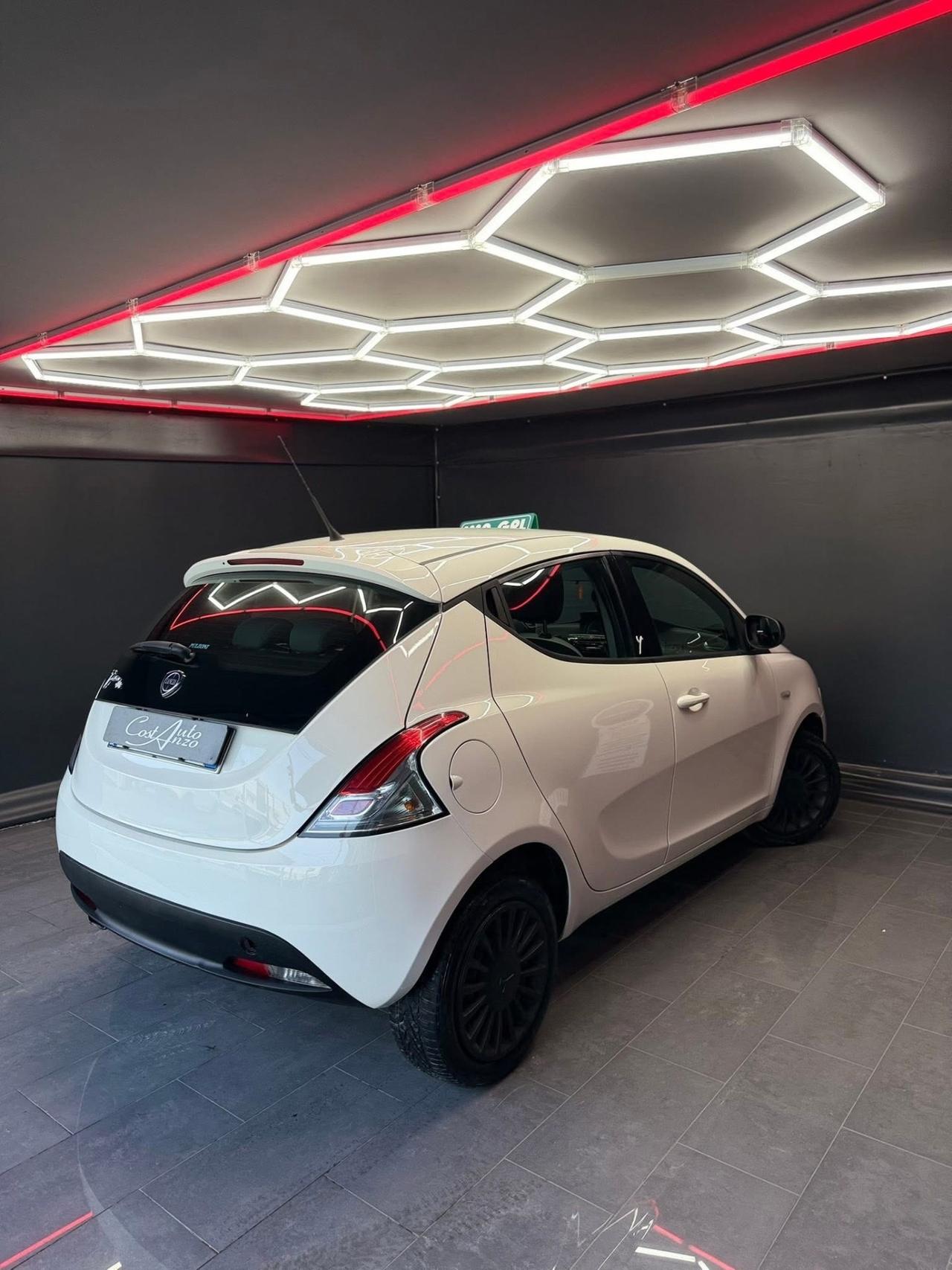 Lancia Ypsilon 1.2 GPL Ecochic Gold 2015