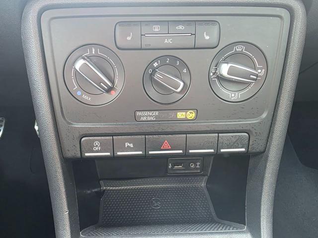 VOLKSWAGEN Maggiolino Cabrio 2.0 TDI Sport 6 marce FARI LED