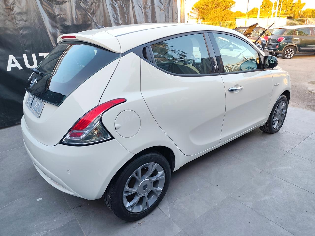 Lancia Ypsilon 1.2 BENZINA KM 68000 Platinum