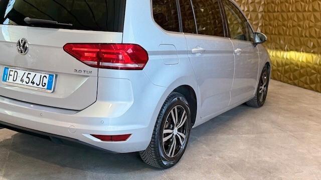 Volkswagen Touran 2.0 TDI 150 CV SCR DSG Executive BlueMotion Tech. 7 POSTI