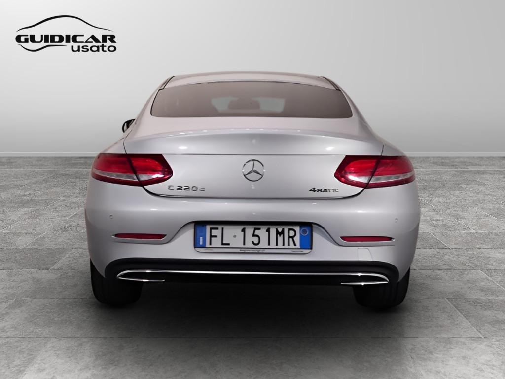 Mercedes-Benz Classe C-C205 2016 Coupe - C Coupe 220 d Premium 4matic auto