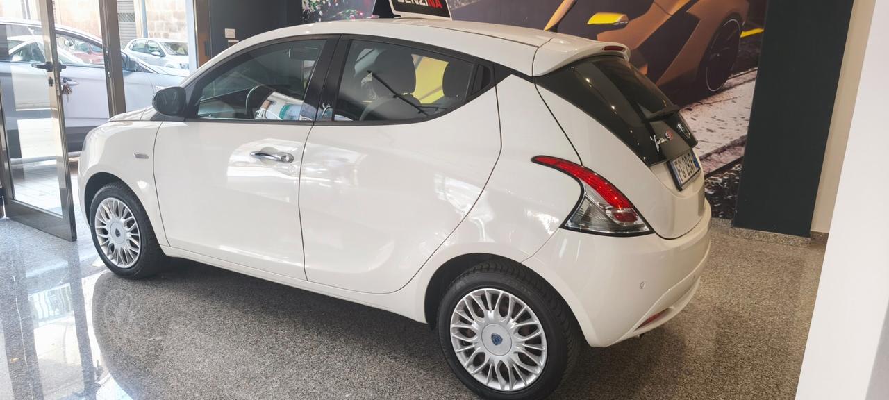 Lancia Ypsilon 1.2 69CV Gold SENSORI 2016