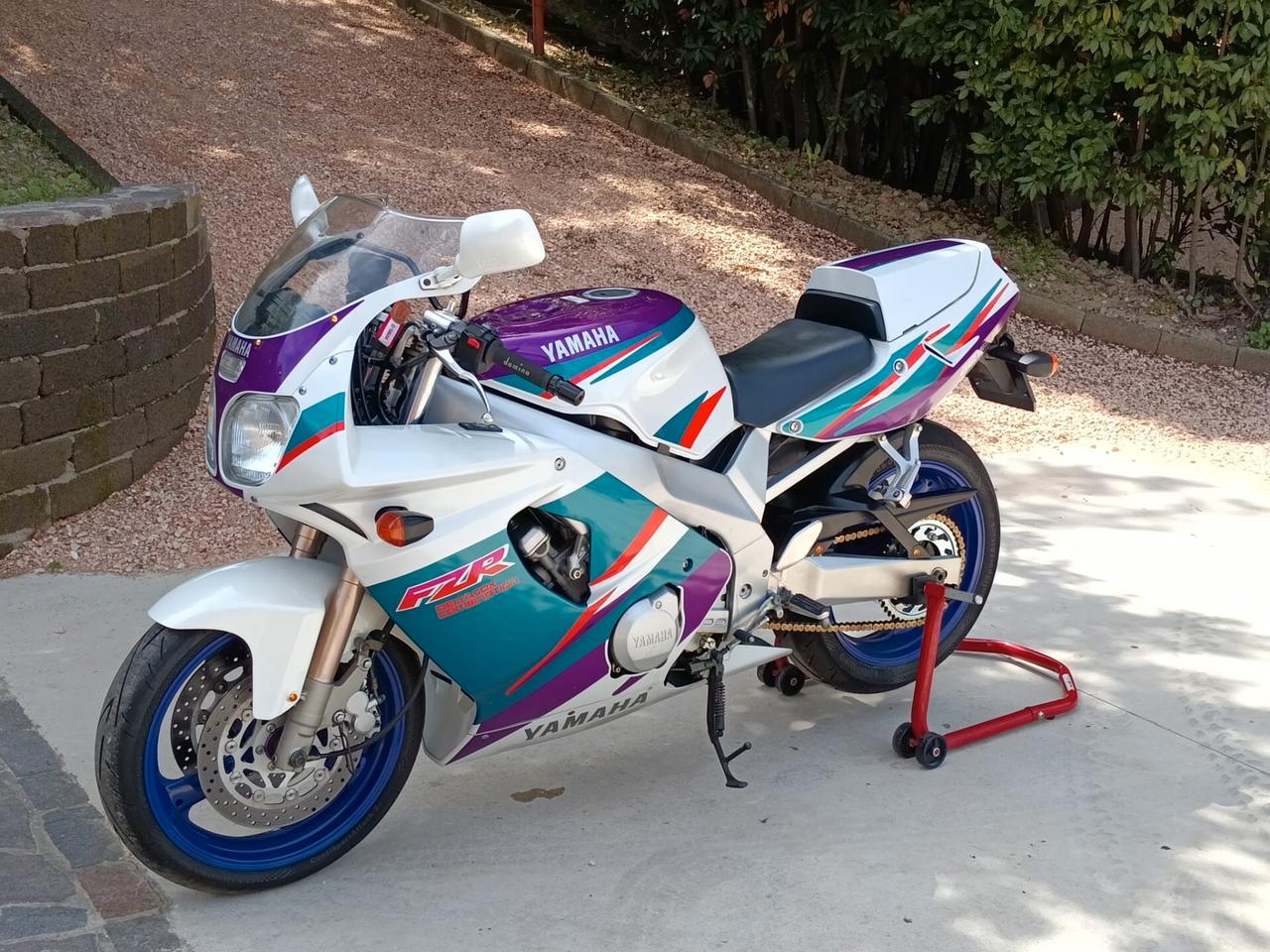 Yamaha FZR 600 R