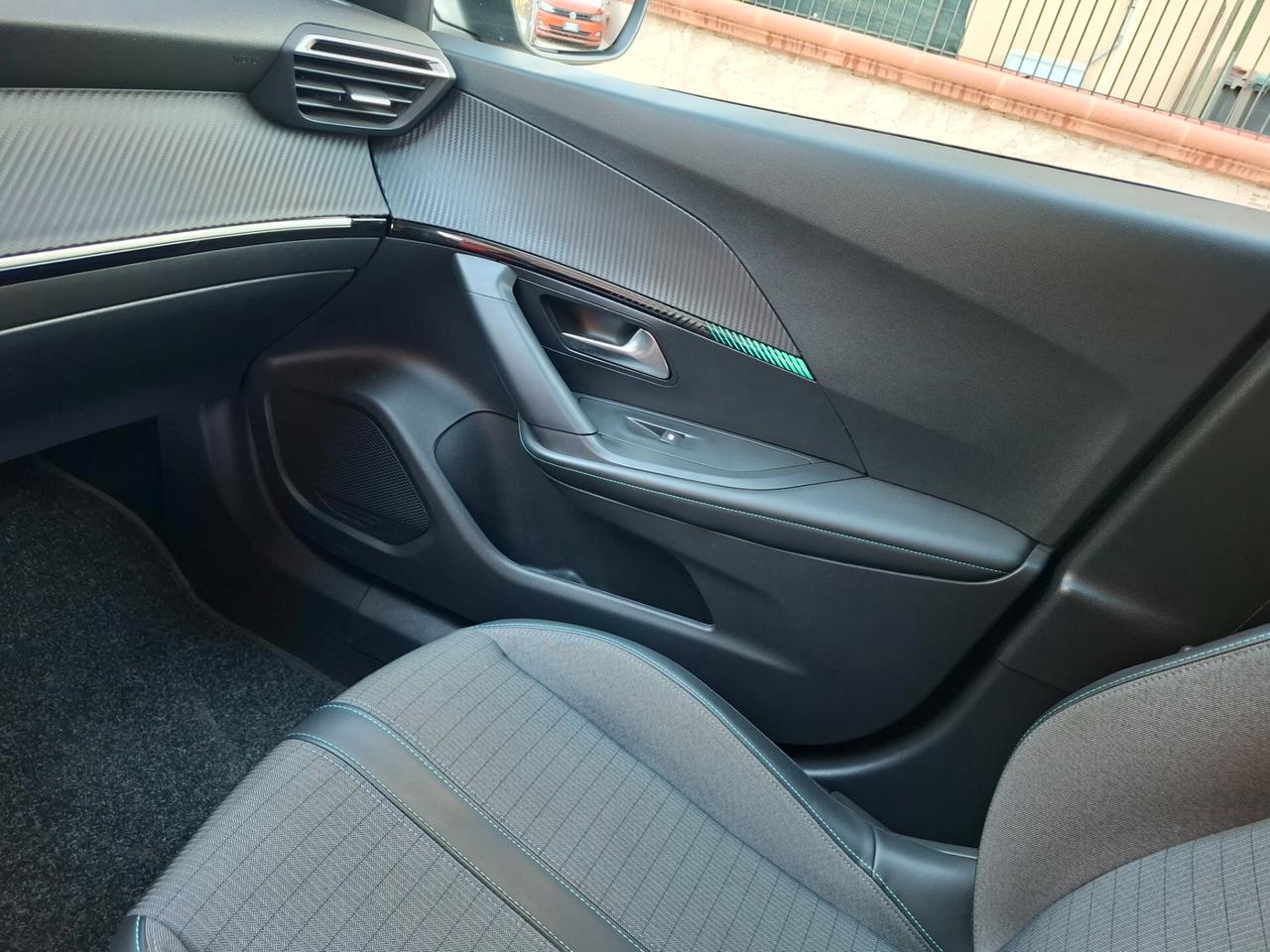 Peugeot 2008 Blue HDi 130 S&S EAT8 Allure Pack