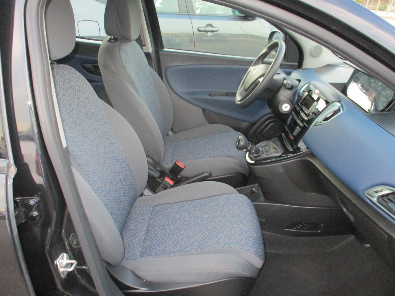 Lancia Ypsilon 1.0 FireFly 5 porte S&S Hybrid Oro