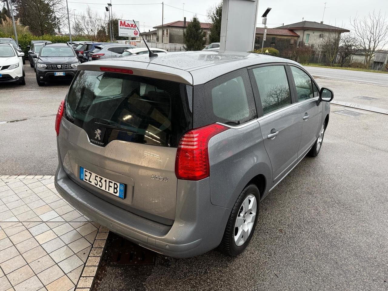 Peugeot 5008 1.6 Diesel 7 posti Neopatentati