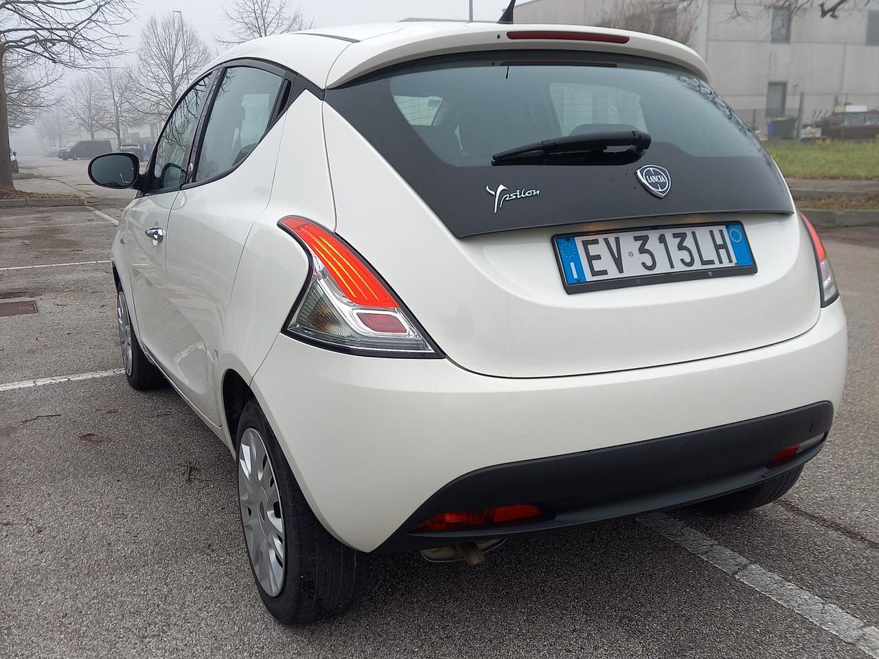 Lancia Ypsilon 1.2 69 CV 5 porte GPL Ecochic Silver