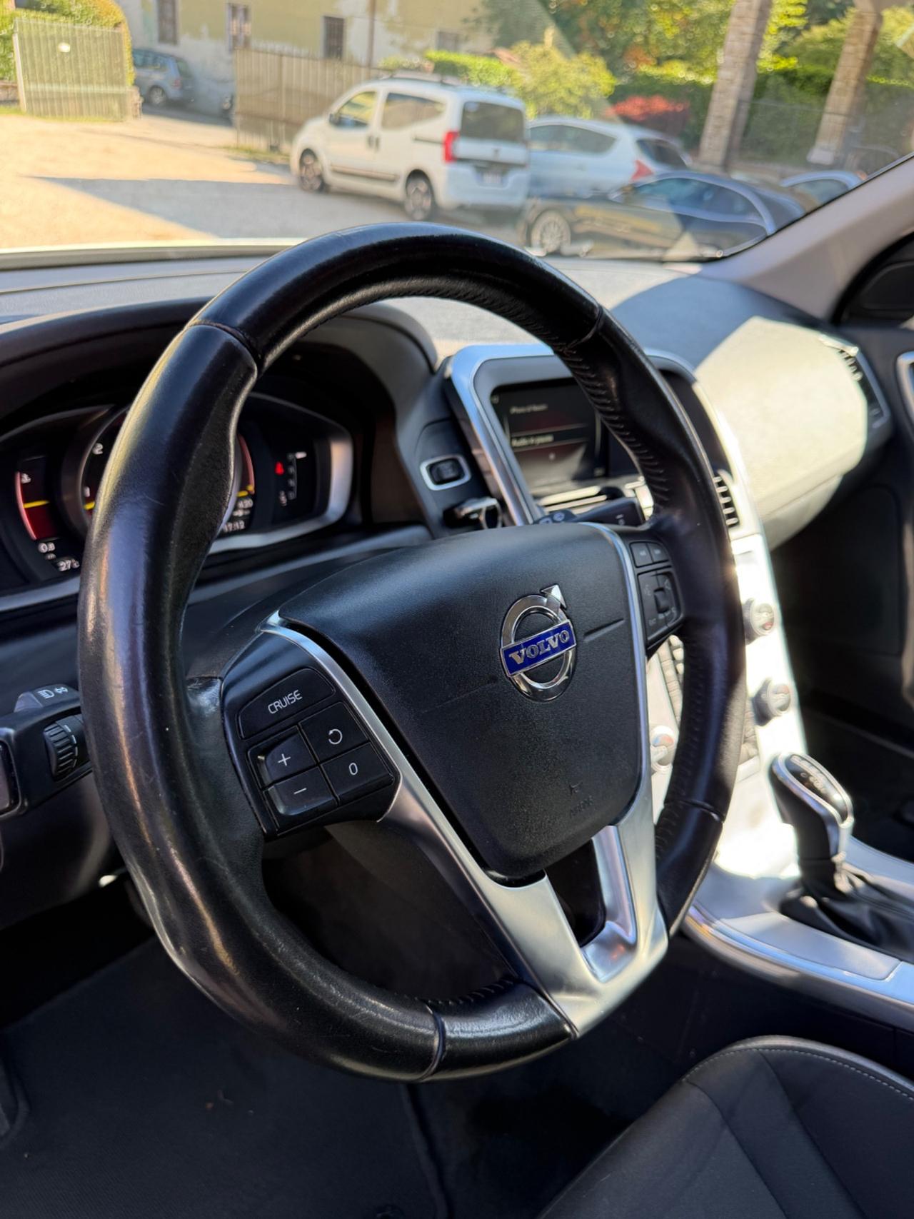 Volvo XC60 D4 AWD MOMENTUM 4x4 KMCERT GARANZ