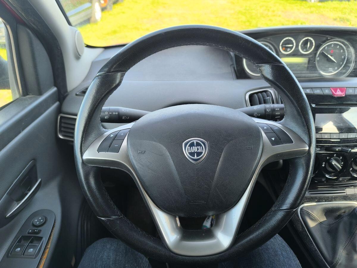 Lancia Ypsilon cambio automatico