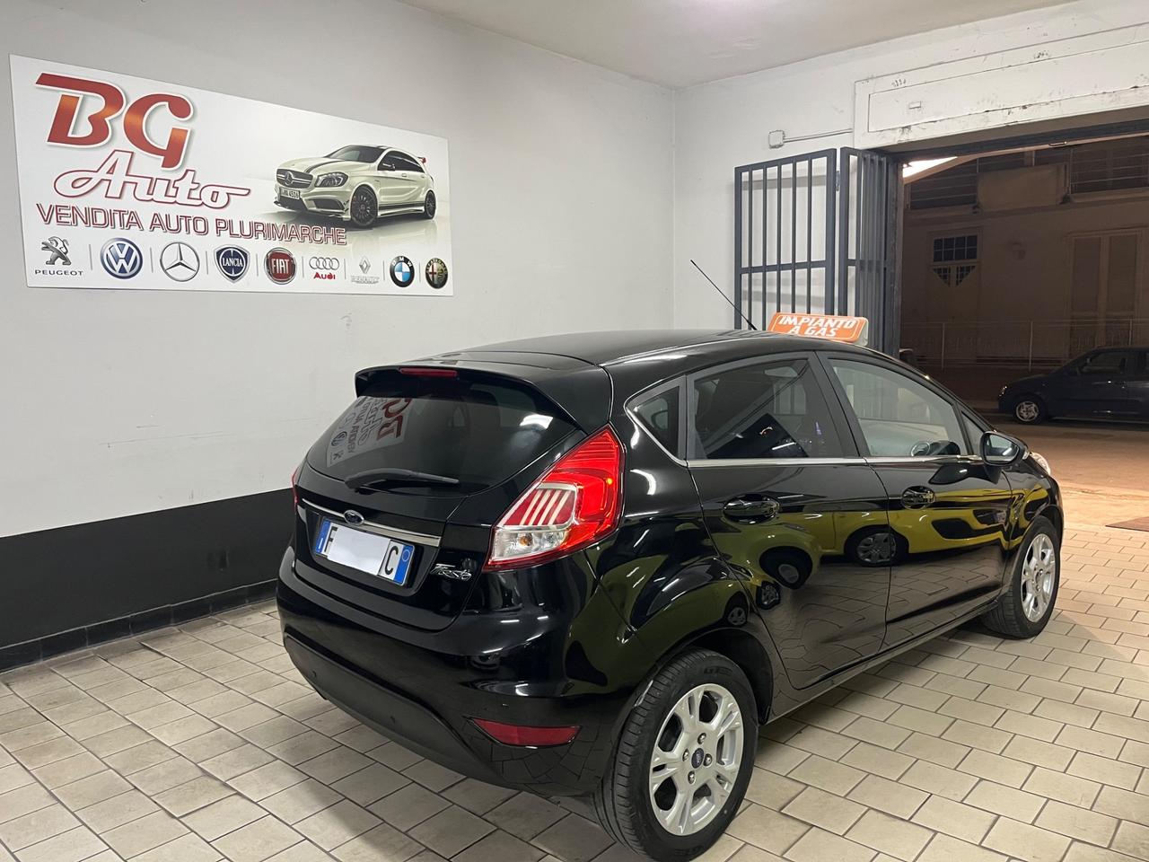 Ford Fiesta gpl titanium nav/led full 12/2016