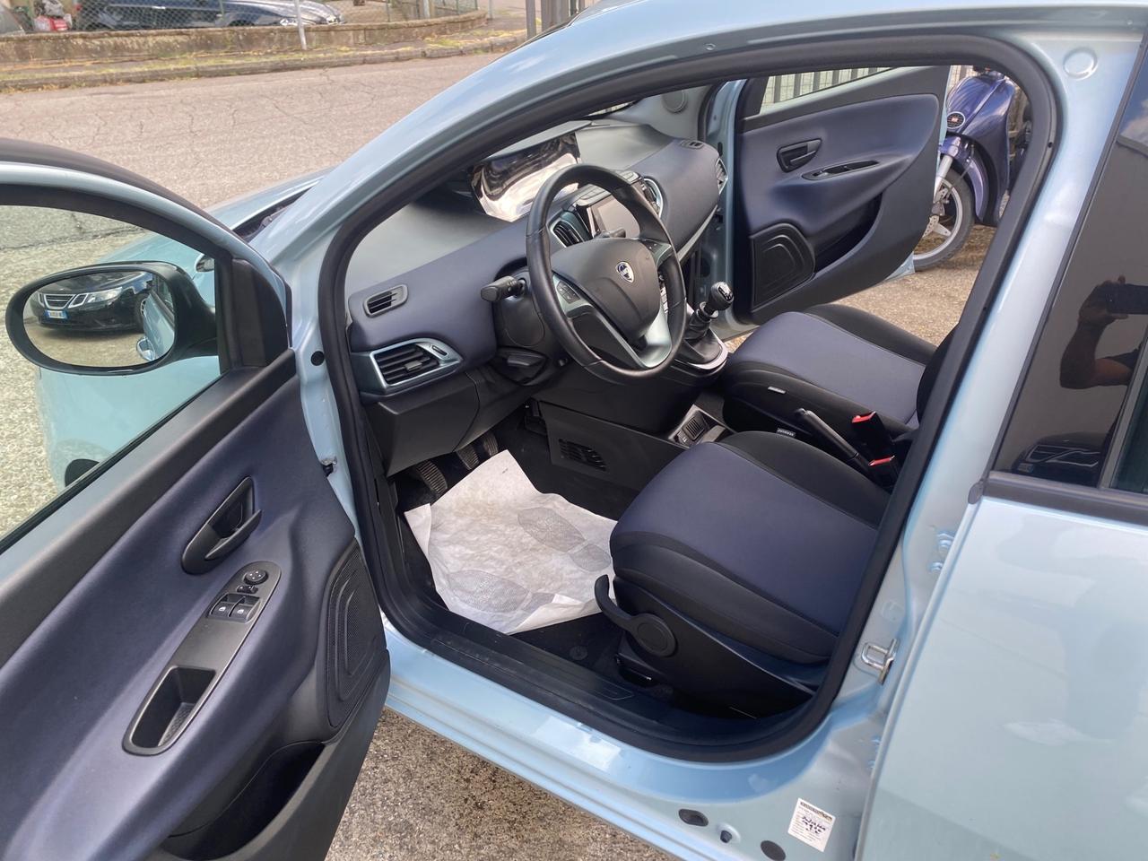Lancia Ypsilon 1.0 FireFly 5 porte S&S Hybrid Gold