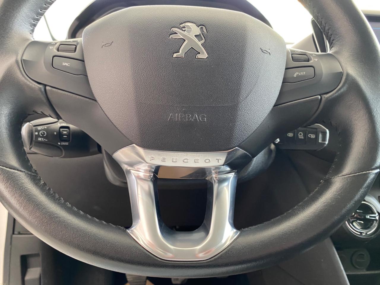 Peugeot 208 PureTech 5P ALLURE NAVI/FULL LED2020