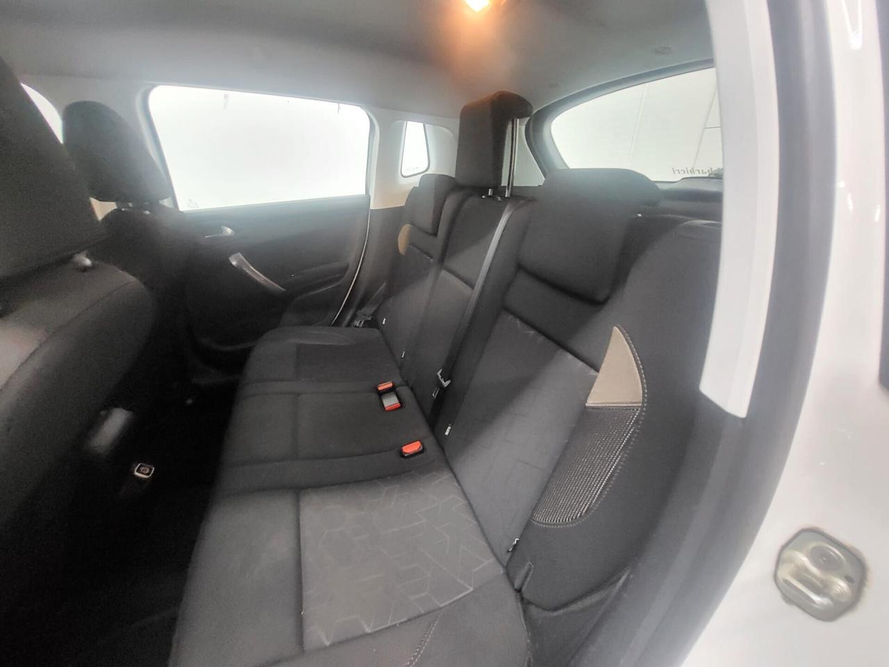 Peugeot 2008 1.6 e-HDi 92 CV Stop&Start Urban Cross