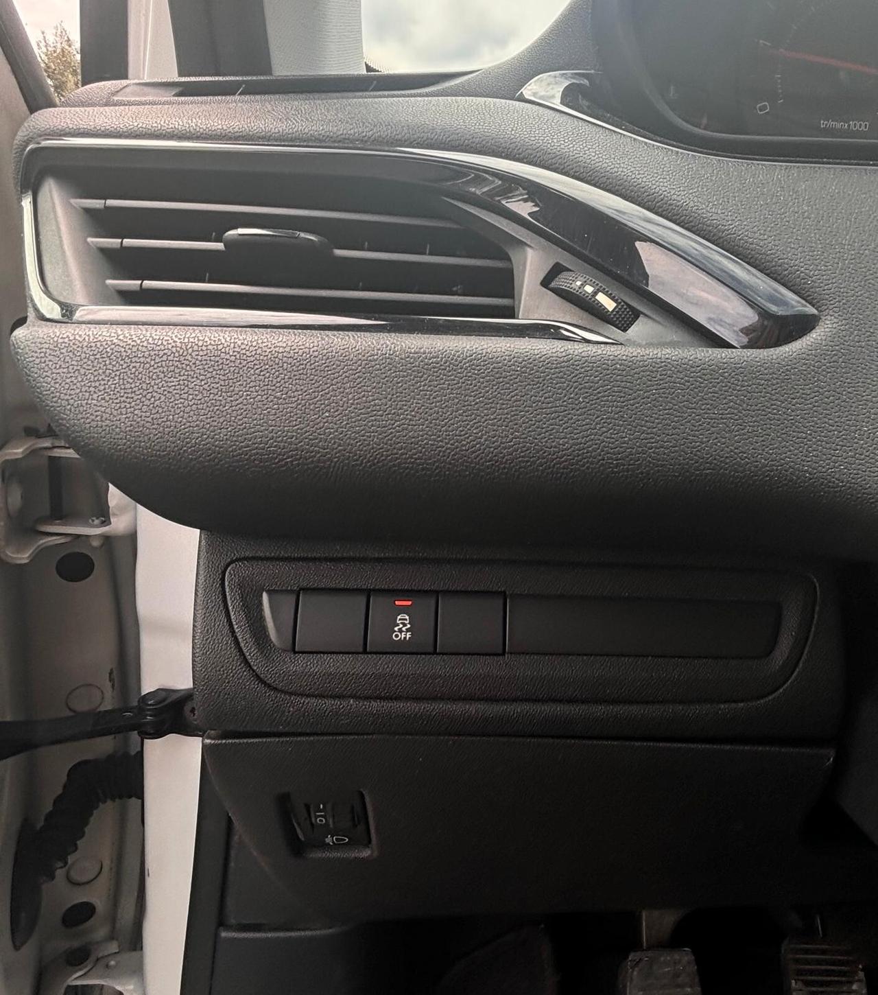 Peugeot 208 1.4 HDi 68 CV 5 porte Active