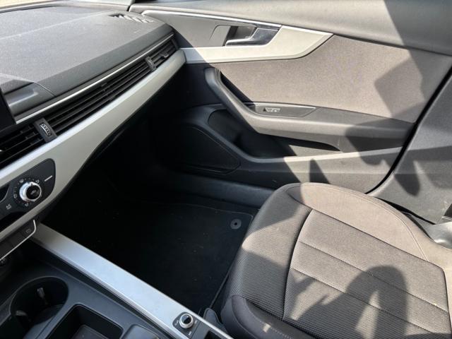 AUDI A4 Avant 30 TDI/136 CV S tronic