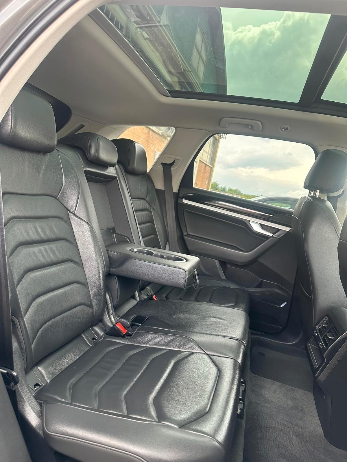 Volkswagen Touareg 3.0 V6 TDI SCR Black Style Tetto Panoramico Pelle Totate Sospensioni Regolabili
