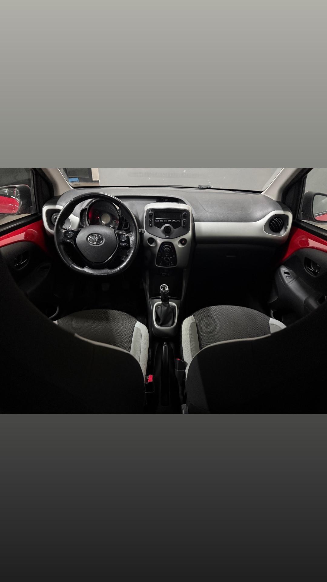 Toyota Aygo 1.0 VVT-i 69 CV 5 porte x-cool TSS