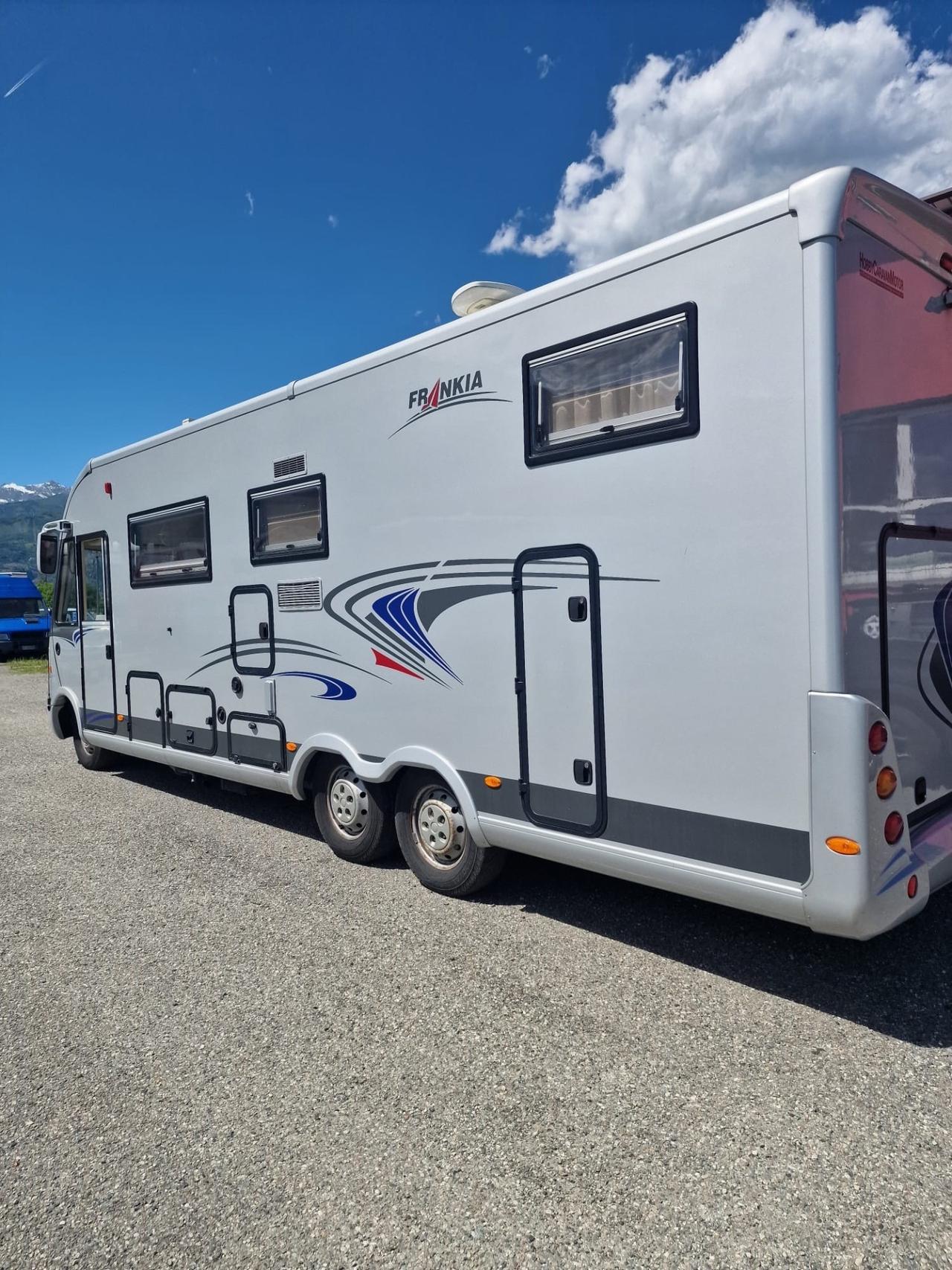 Motorhome frankia luxury del 2005 tre assi in saldo 132