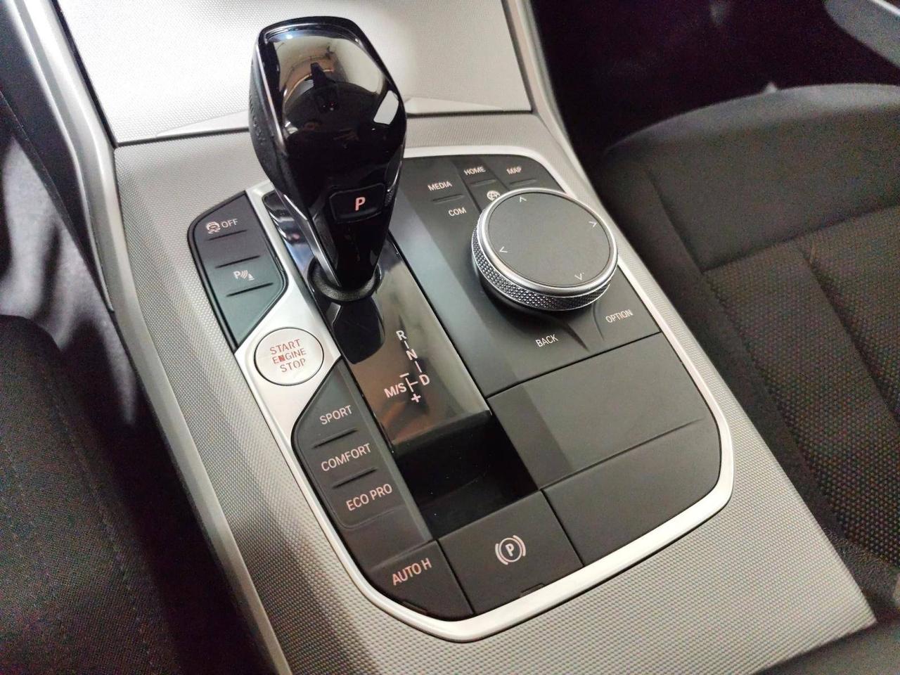 BMW Serie 3 318d Touring 48V Business Advantage