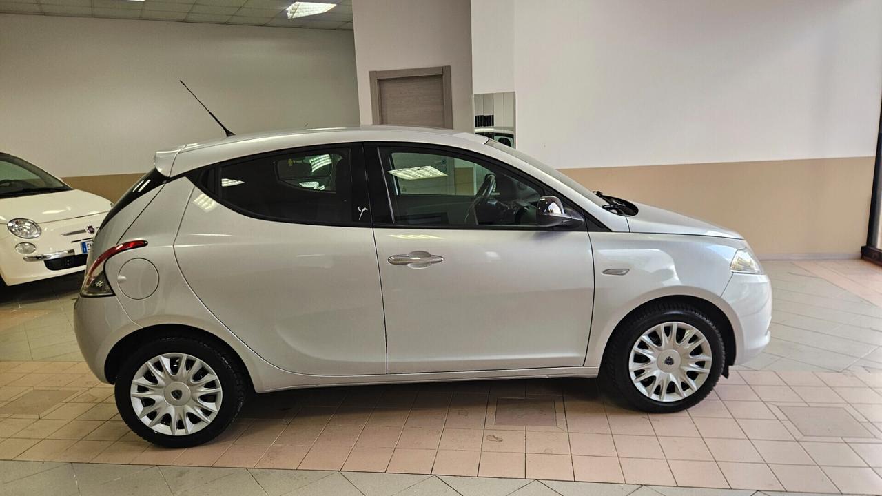 Lancia Ypsilon 1.2 69 CV 5 porte Elefantino