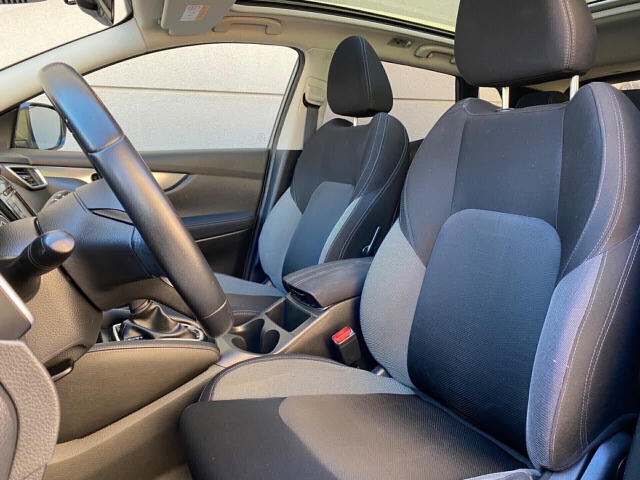 Nissan Qashqai 1.6 Automatica con tetto panoramico