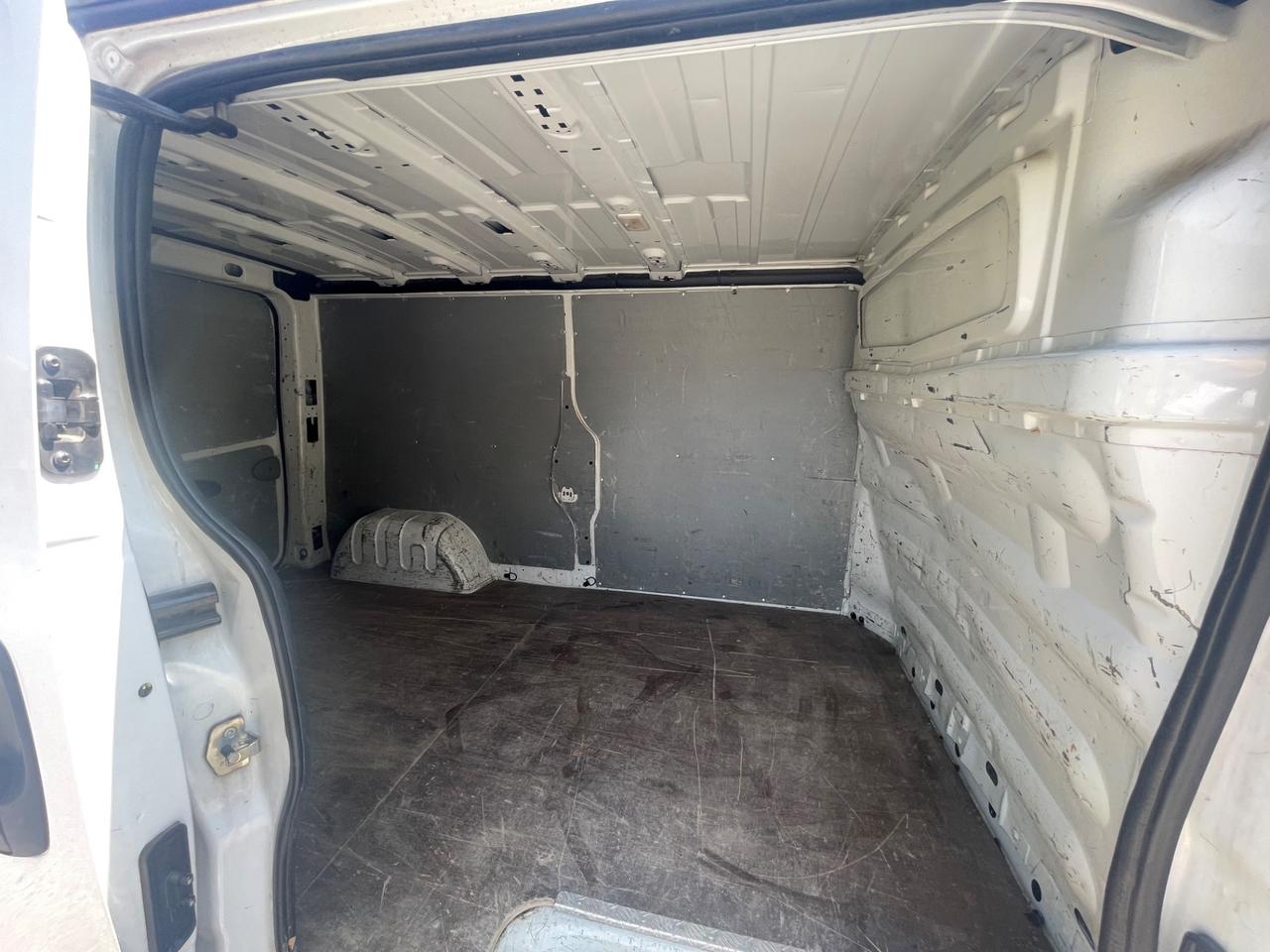 Renault Trafic 2.0 diesel, anno 2014, 220.000 km! Unico proprietario