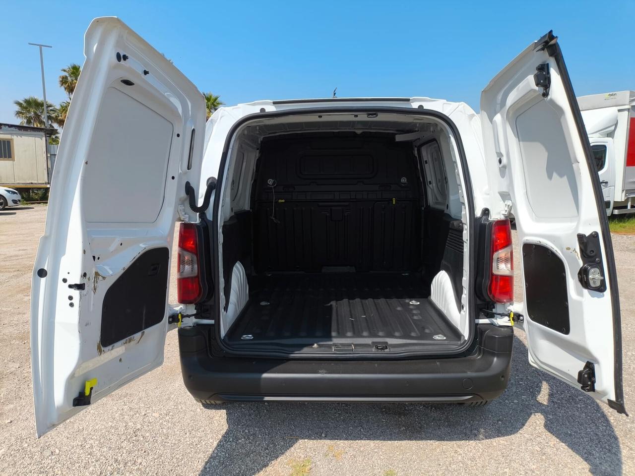 PEUGEOT PARTNER FURGONATO L1 100 CV. PREMIUM RIF:825