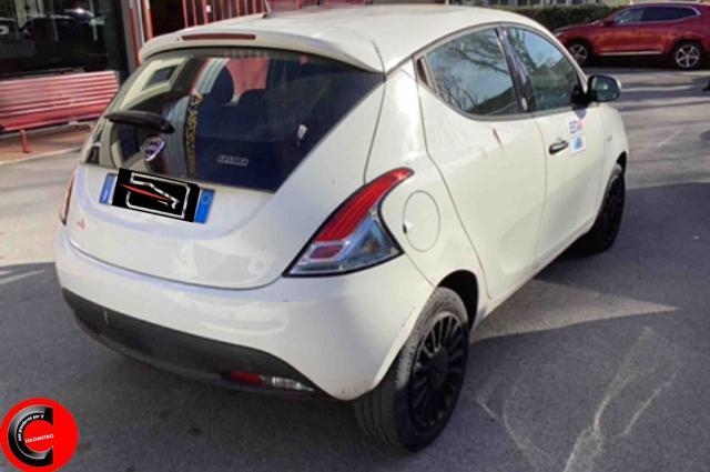 LANCIA Ypsilon 1.0 FireFly 5 porte S&S Hybrid Ecochic Silver