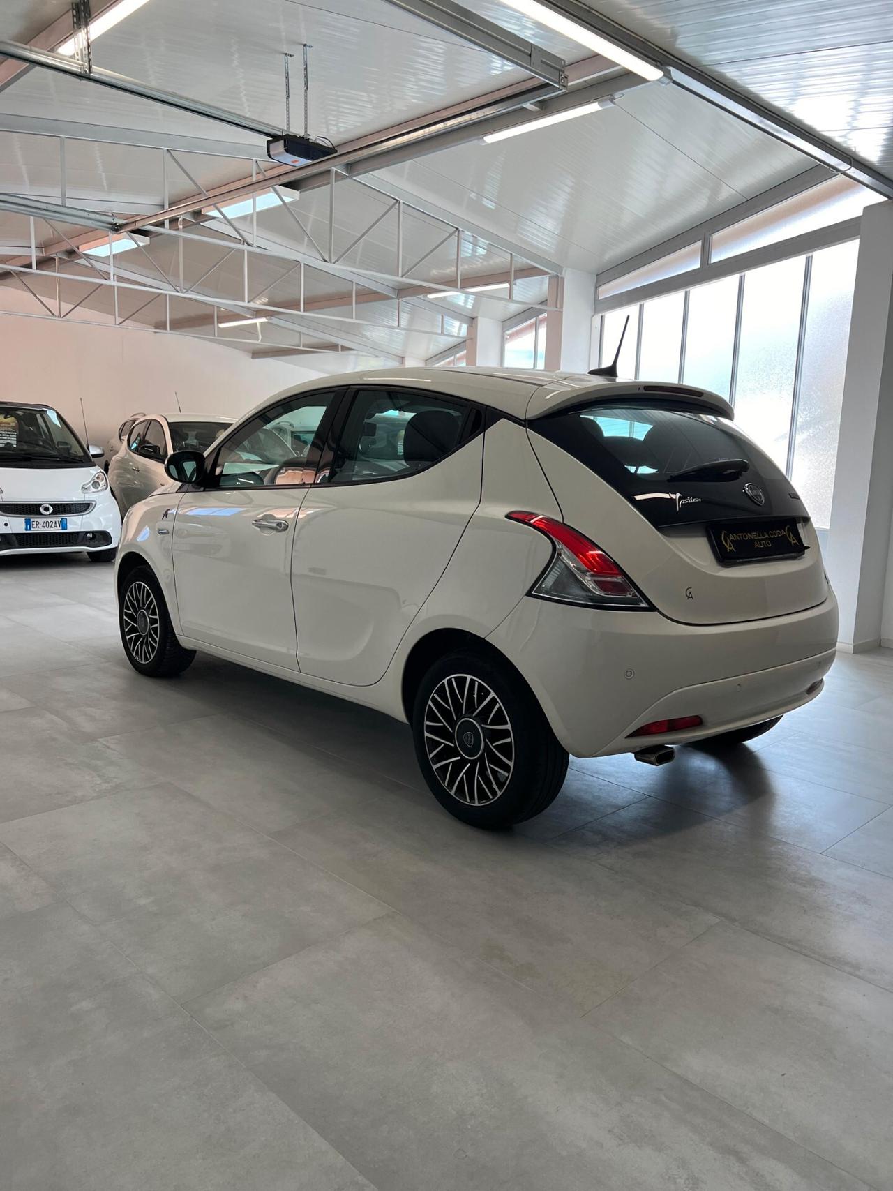 Lancia Ypsilon 1.0 FireFly 5 porte S&S Hybrid Ecochic A. Ferretti