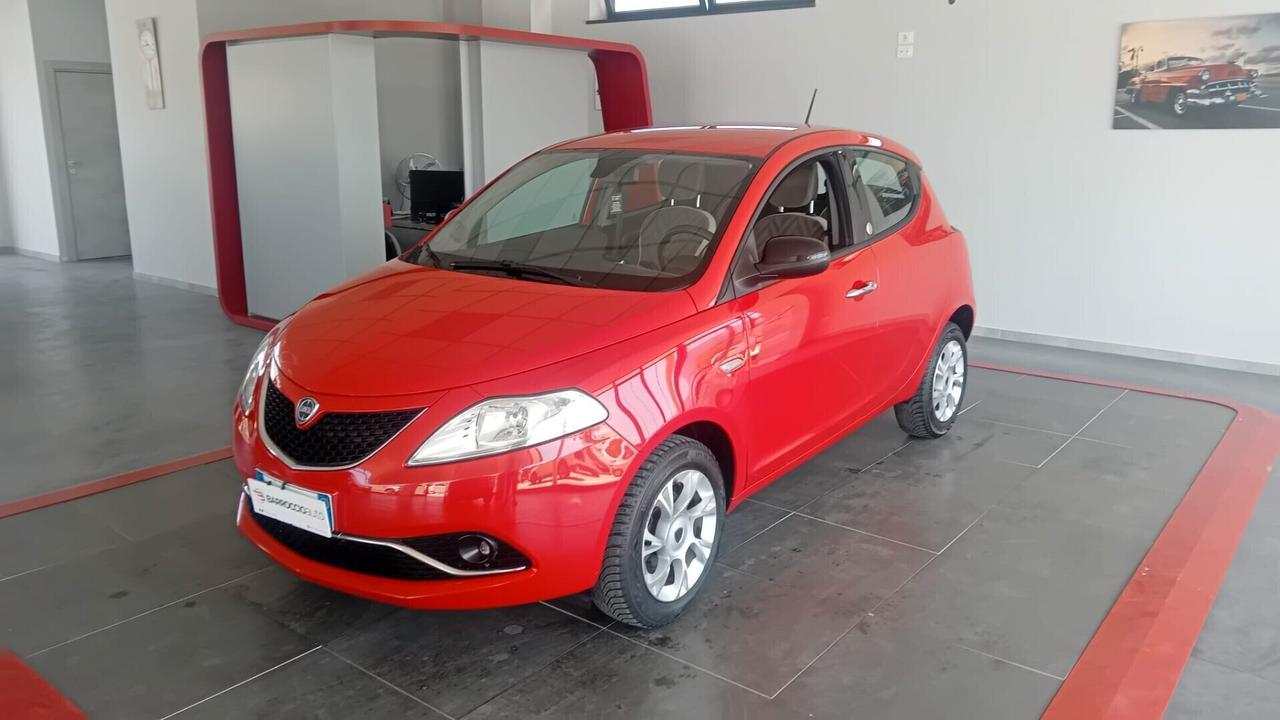 Lancia Ypsilon 0.9 TwinAir 85 CV 5 porte Metano Ecochic Silver