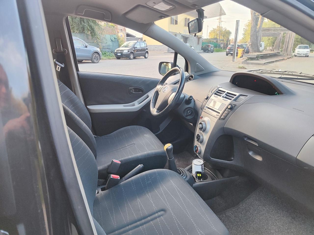 Toyota Yaris 1.0 5 porte Sol 119.000 KM