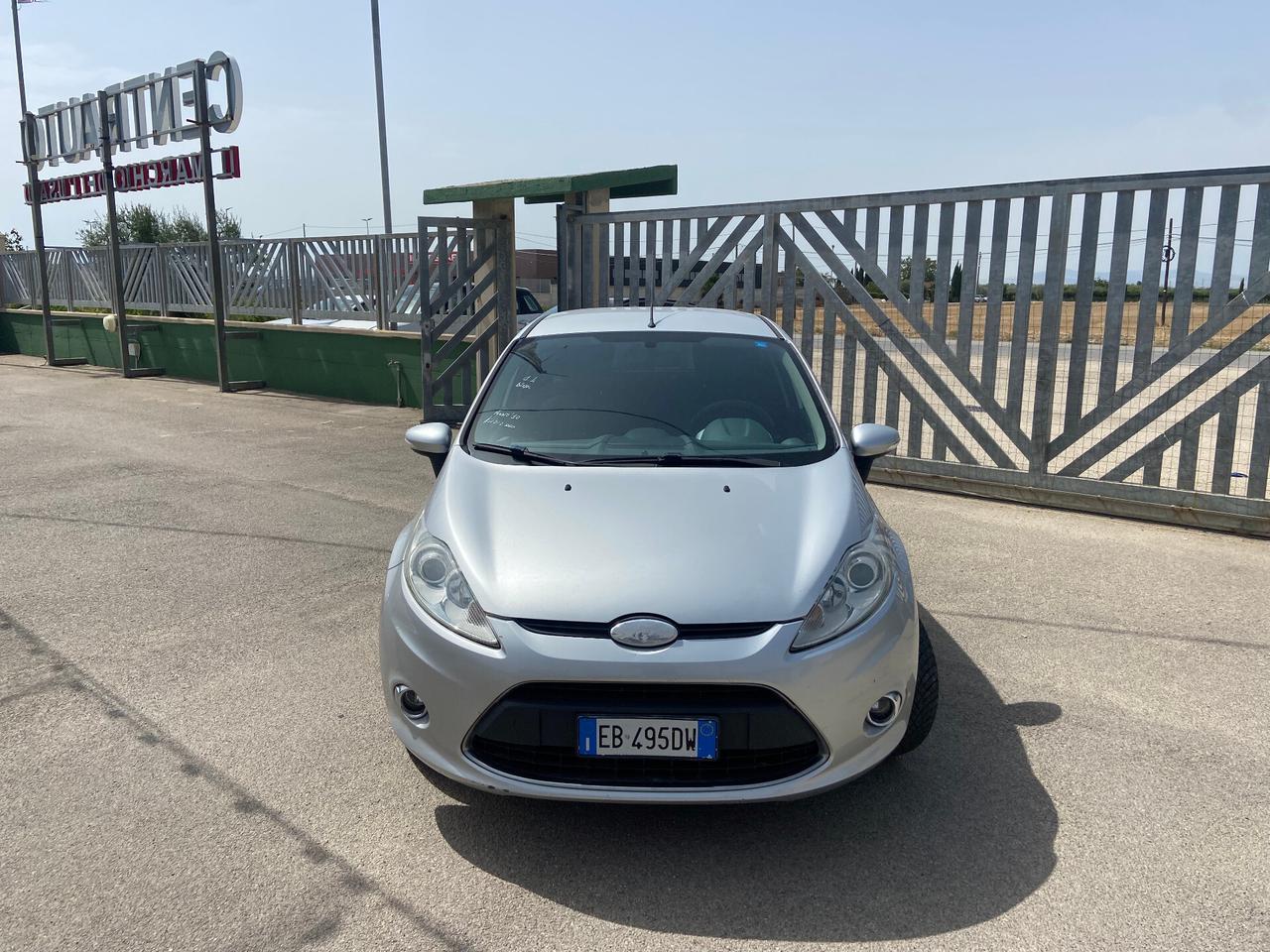 Ford Fiesta 1.4 TDCi 68CV 5 porte Titanium