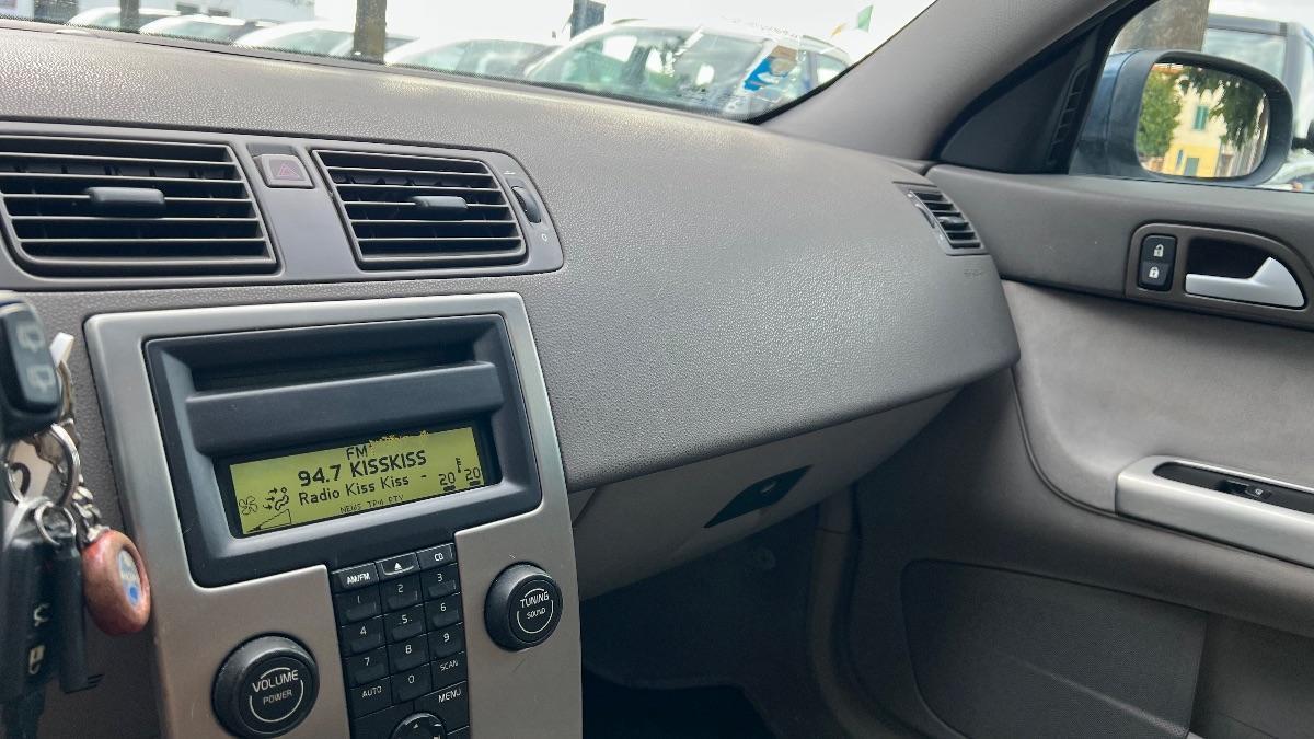 VOLVO - V50 2.0d Summum