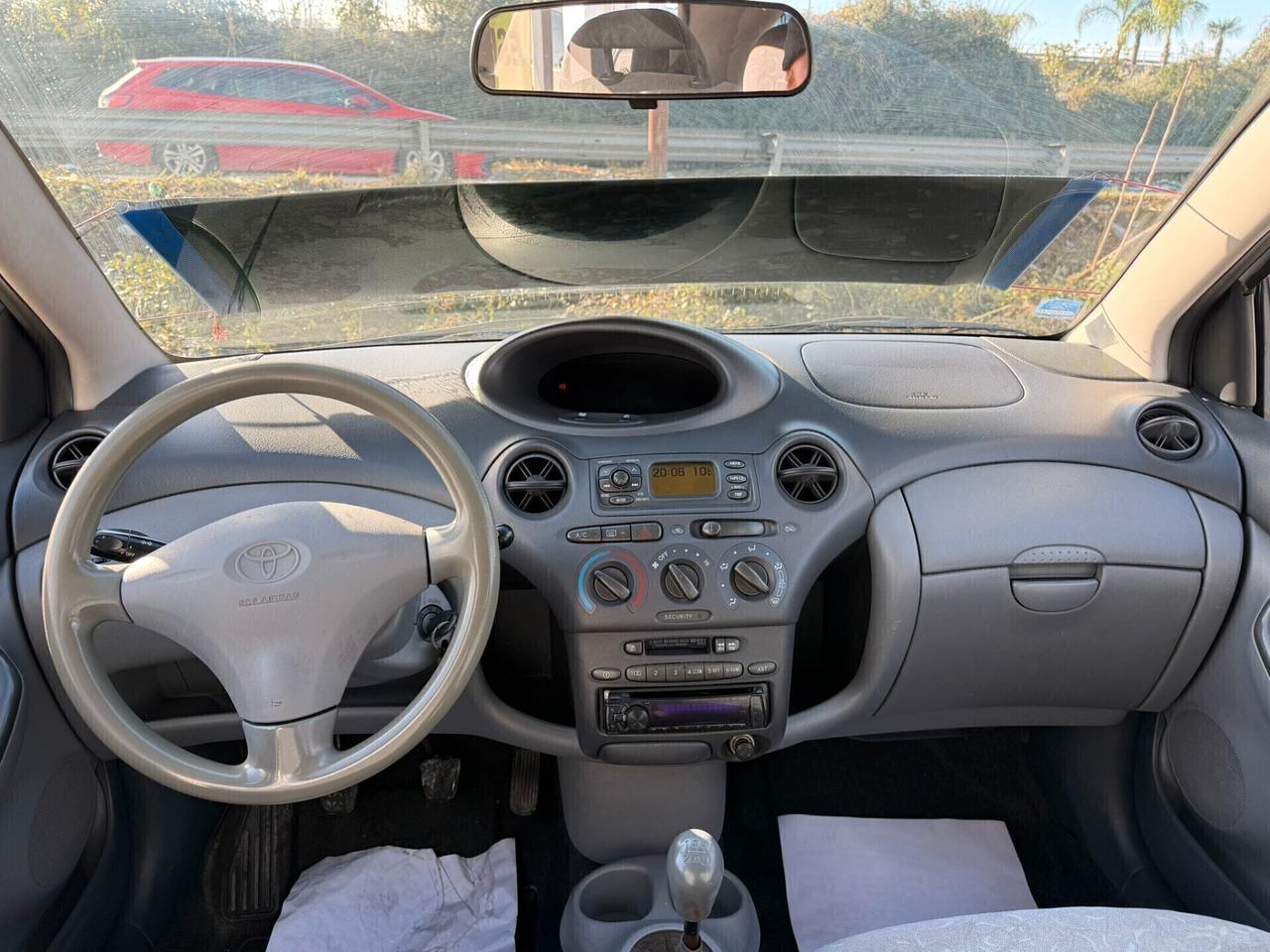 Toyota Yaris 1.0i 16V cat 5 porte Sol