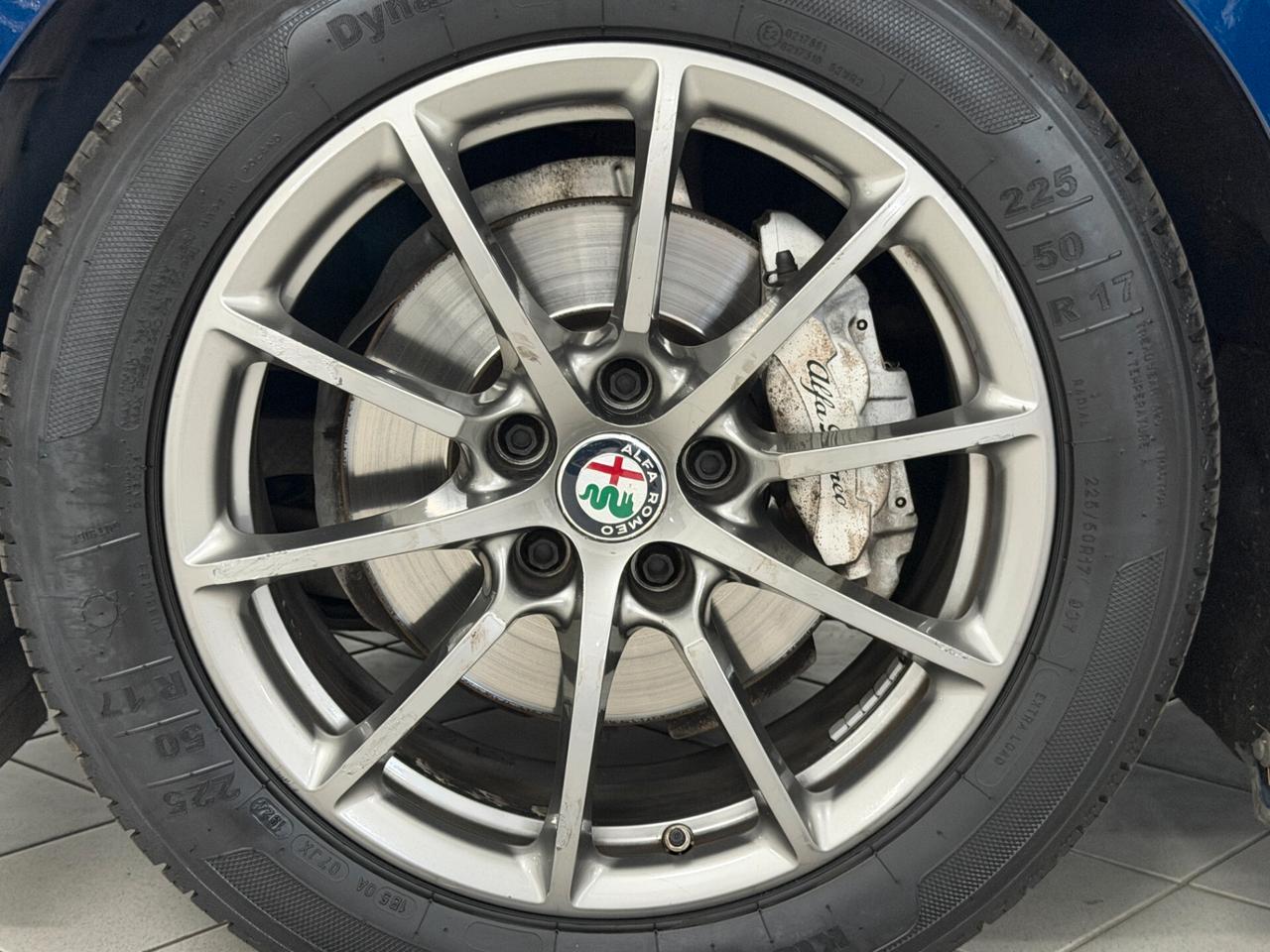 Alfa Romeo Giulia 2.2 TD 150 CV SUPER KIT DISTRIBUZIONE ESEGUITO A 109000 KM GOMME NUOVE - CARFAX VISIBILE DALLE FOTO
