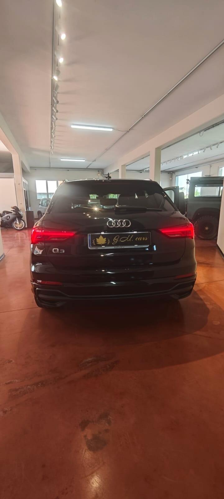 Audi Q3 35 TDI S tronic Identity Black