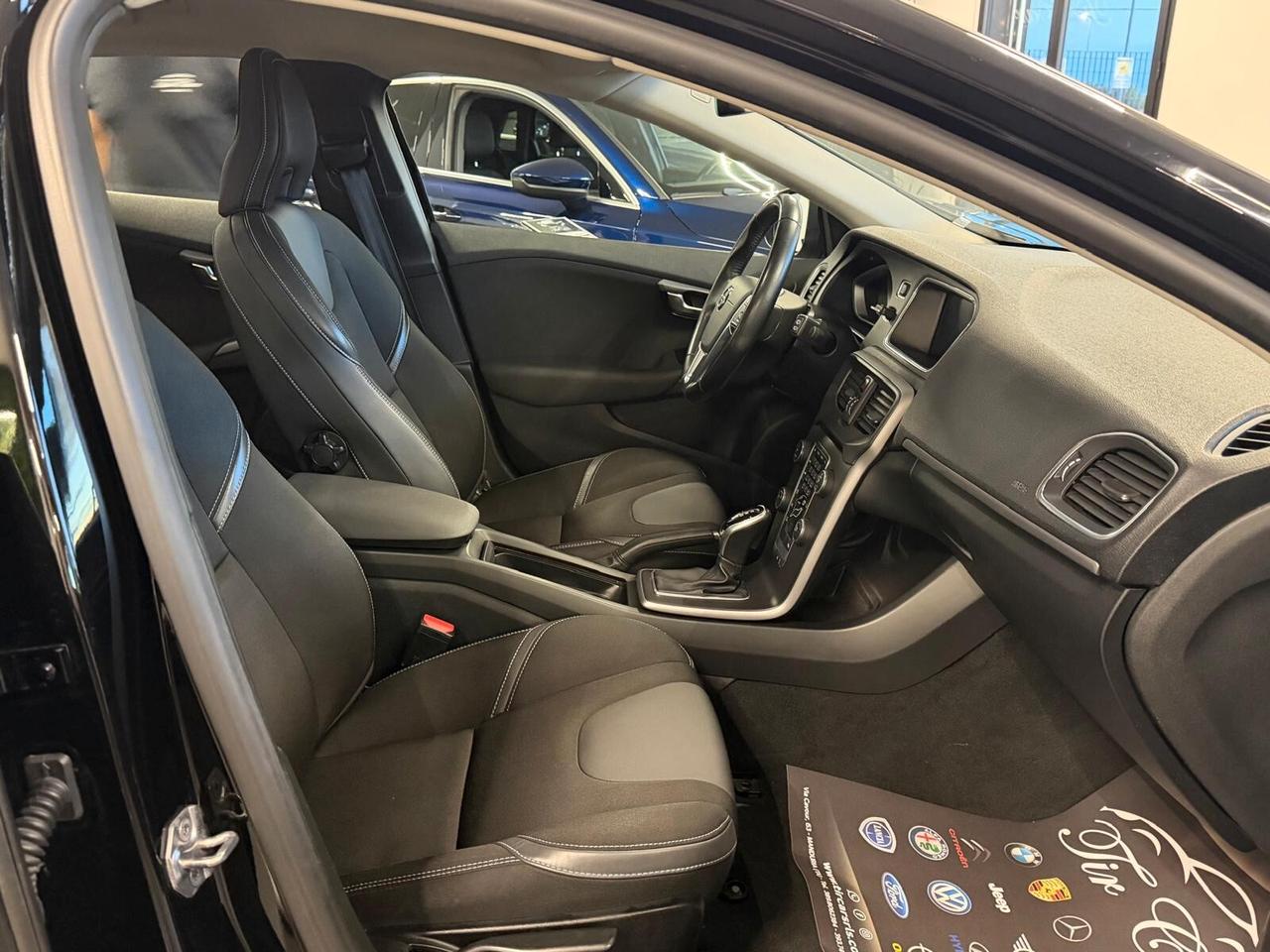 VOLVO V40 2.0 D2 GEARTRONIC 120CV PELLE NAVI CAM ANNO 2019
