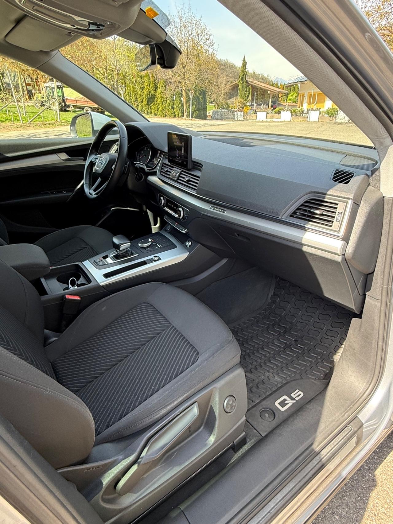 Audi Q5 40 TDI quattro S tronic Business Sport