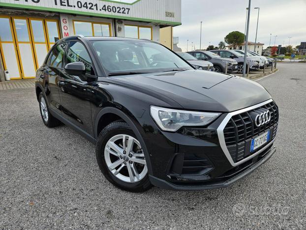 AUDI Q3 35 TDI S tronic Business