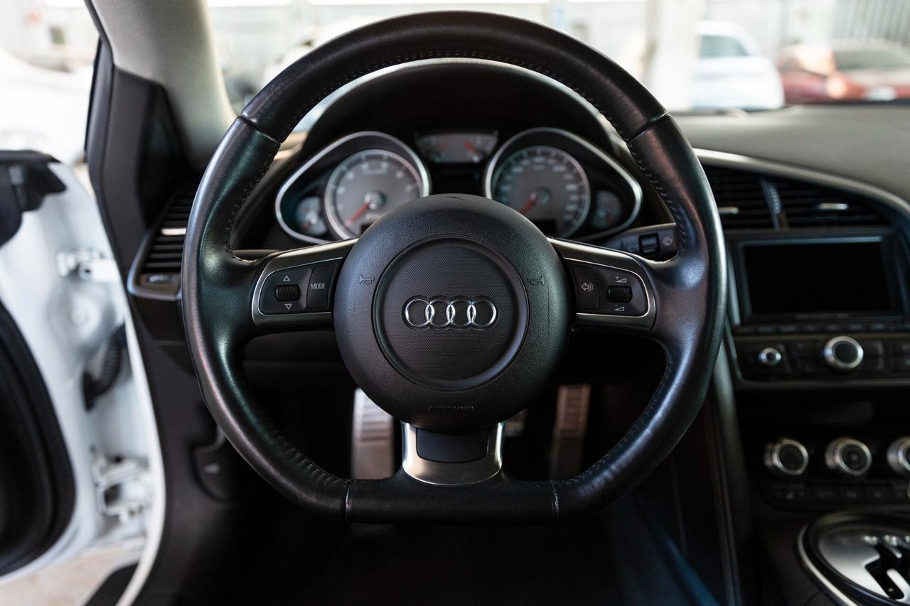 Audi R8 4.2 V8 FSI quattro